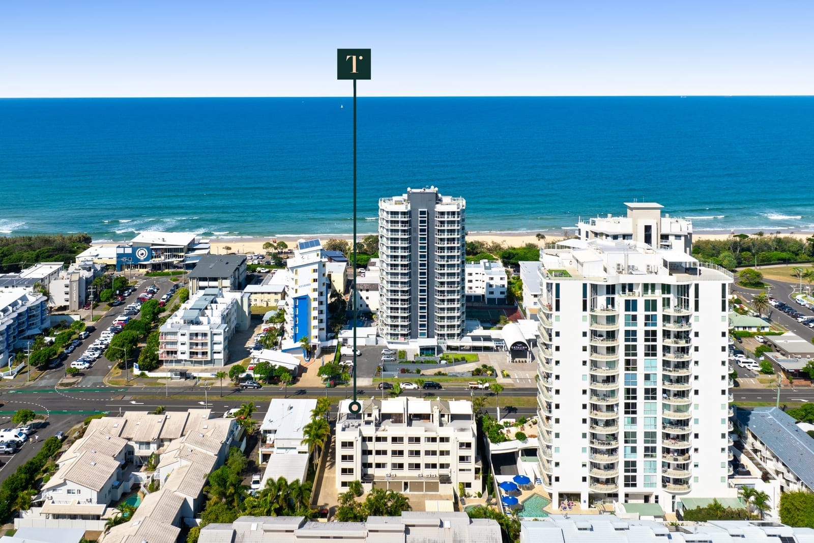 Location, Lifestyle, Views: Top Floor with Rooftop Terrace!