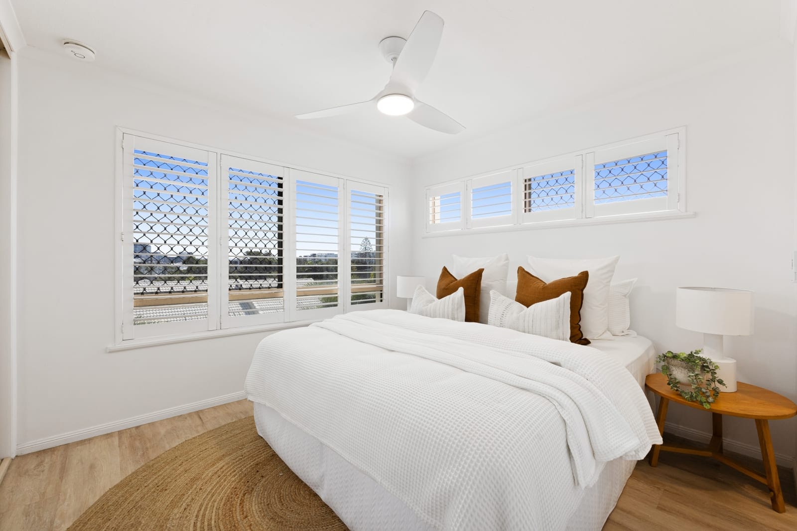 Location, Lifestyle, Views: Top Floor with Rooftop Terrace!