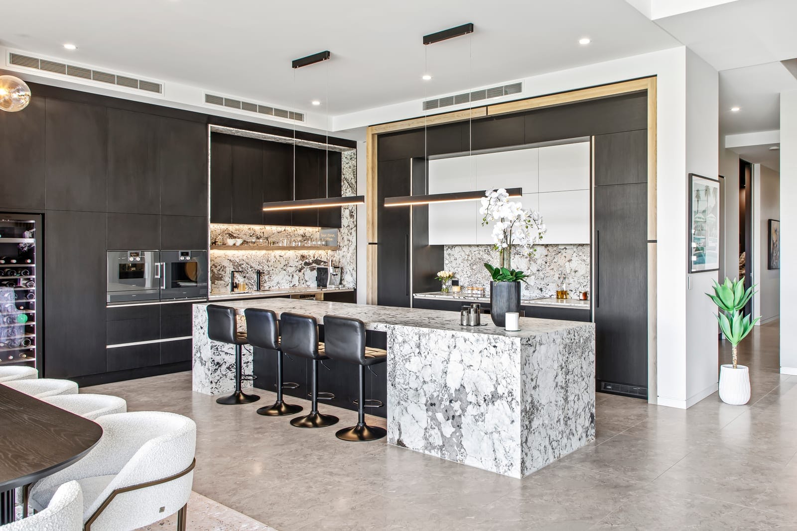 Lakeside Architectural Marvel, Celebrating Large-Scale Liveable Luxury
