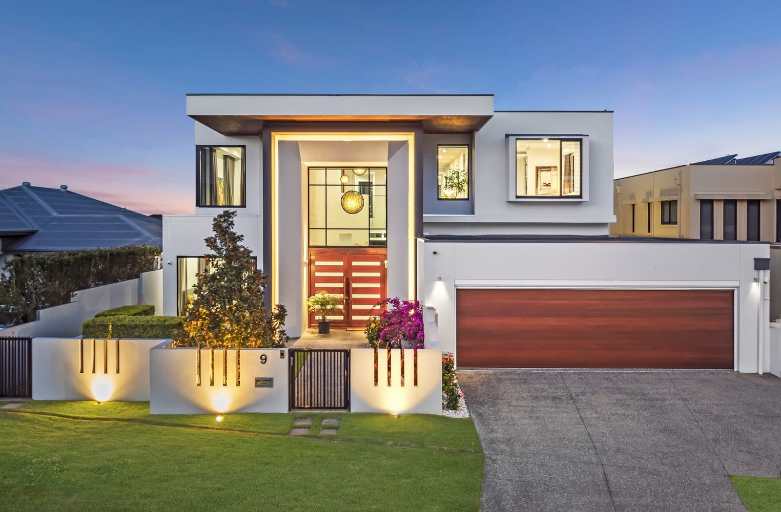 Lakeside Architectural Marvel, Celebrating Large-Scale Liveable Luxury