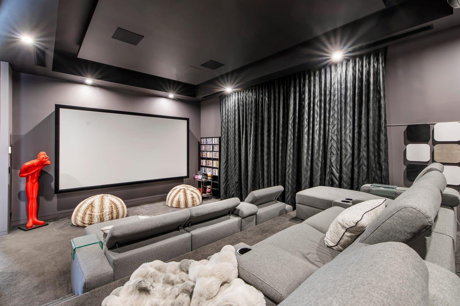 Lakeside Architectural Marvel, Celebrating Large-Scale Liveable Luxury