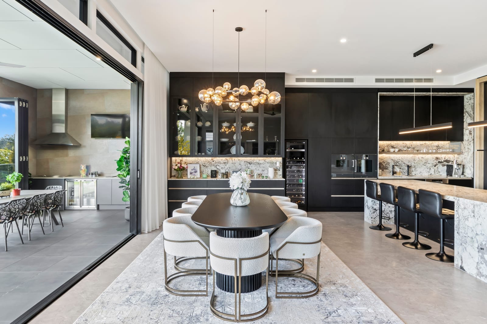 Lakeside Architectural Marvel, Celebrating Large-Scale Liveable Luxury