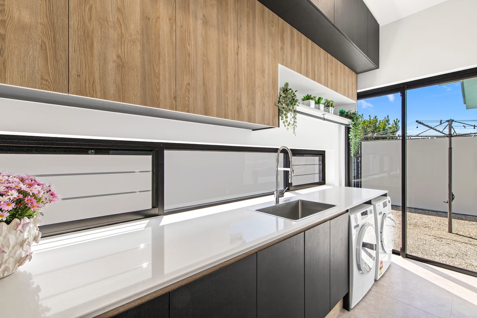 Lakeside Architectural Marvel, Celebrating Large-Scale Liveable Luxury