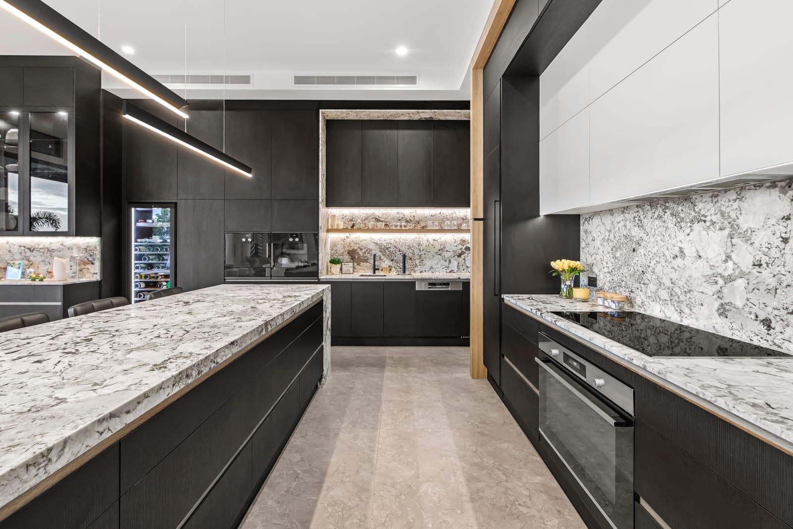 Lakeside Architectural Marvel, Celebrating Large-Scale Liveable Luxury