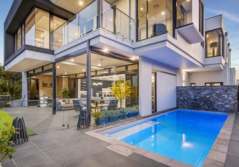 Lakeside Architectural Marvel, Celebrating Large-Scale Liveable Luxury