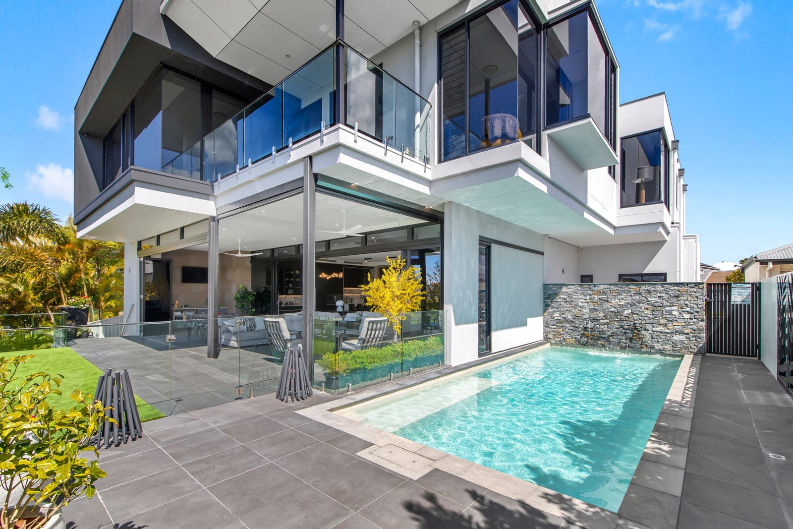 Lakeside Architectural Marvel, Celebrating Large-Scale Liveable Luxury