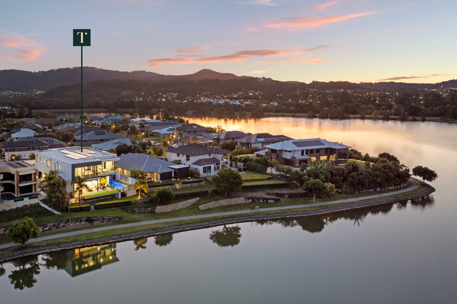 Lakeside Architectural Marvel, Celebrating Large-Scale Liveable Luxury