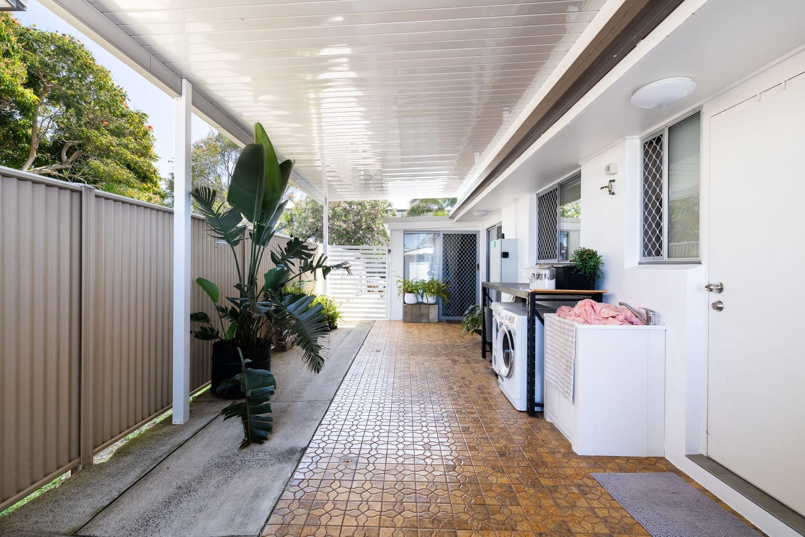North Facing Entertainer: Dual Access, Dual Living