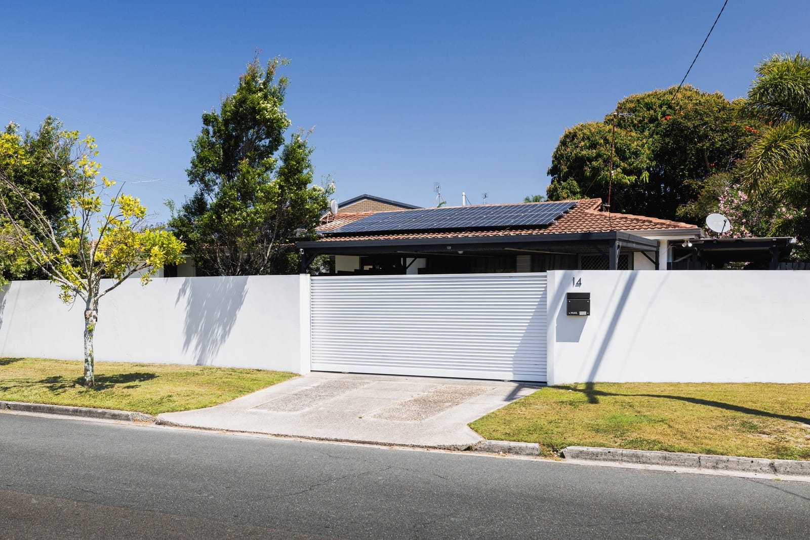 North Facing Entertainer: Dual Access, Dual Living
