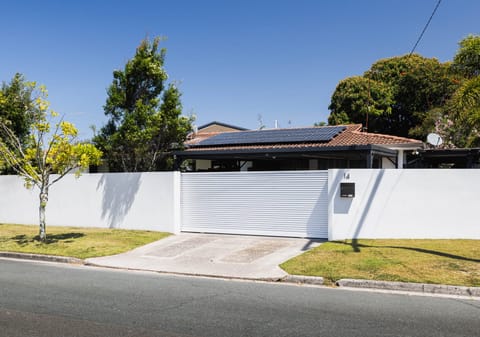 North Facing Entertainer: Dual Access, Dual Living