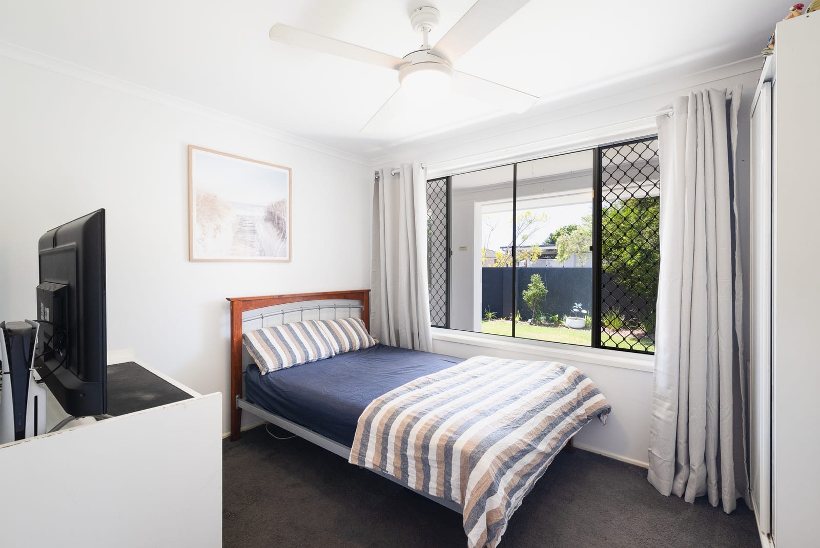 North Facing Entertainer: Dual Access, Dual Living