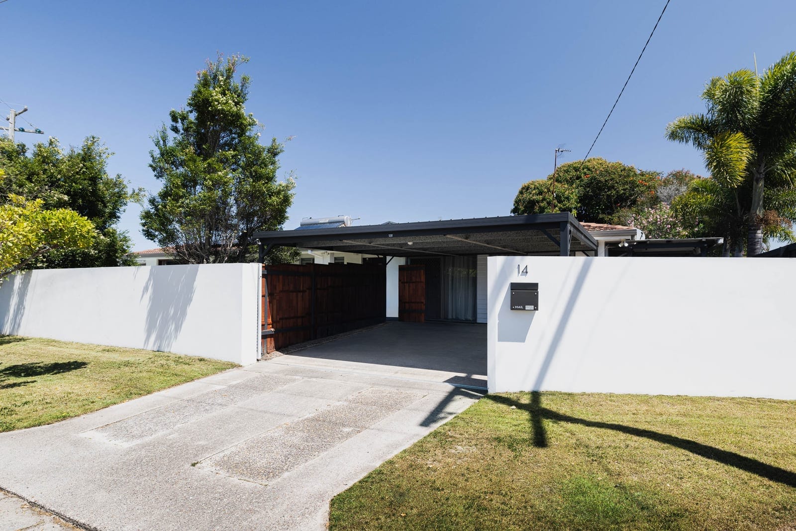 North Facing Entertainer: Dual Access, Dual Living