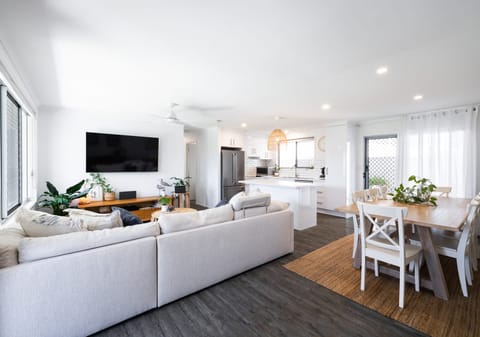 North Facing Entertainer: Dual Access, Dual Living