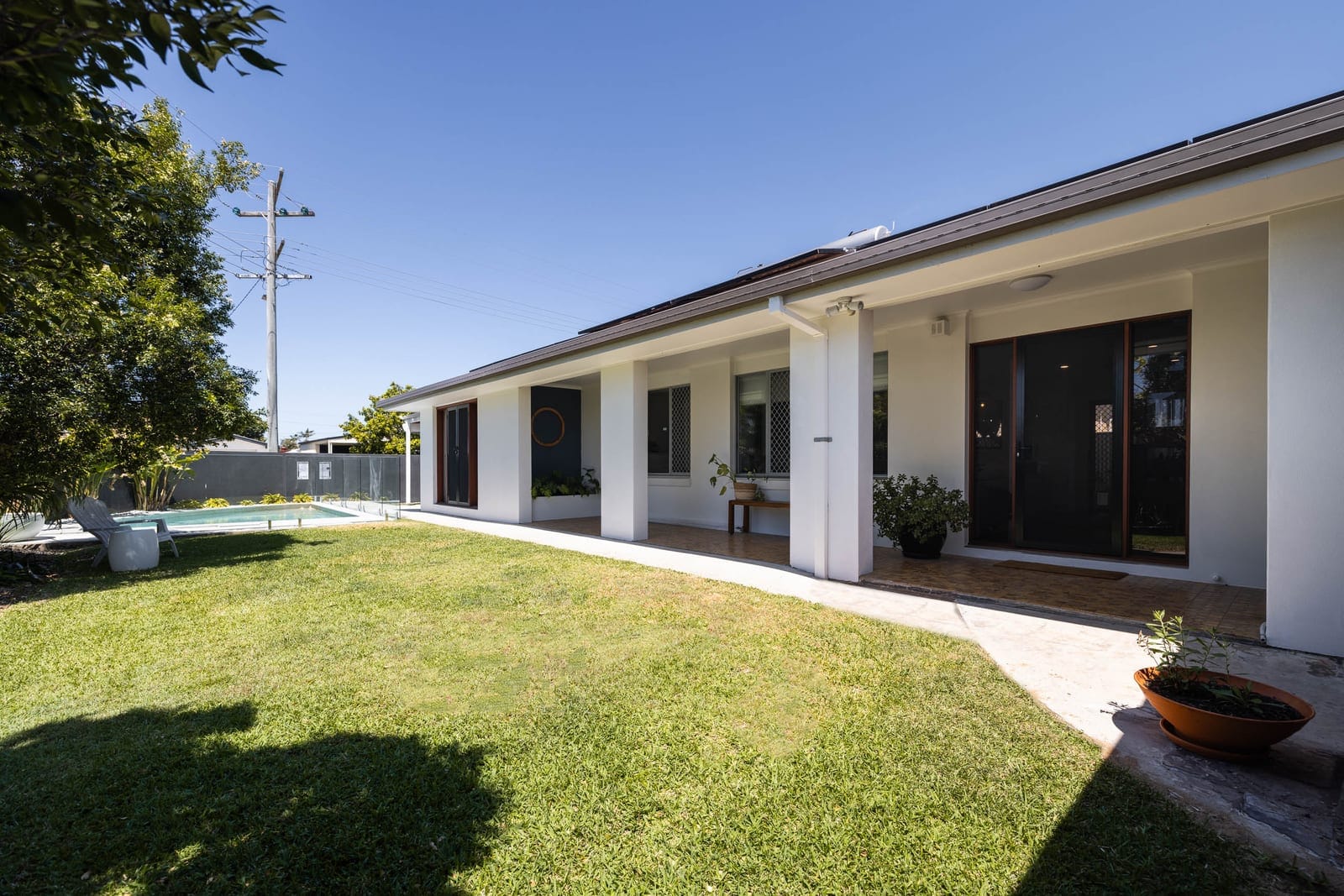 North Facing Entertainer: Dual Access, Dual Living