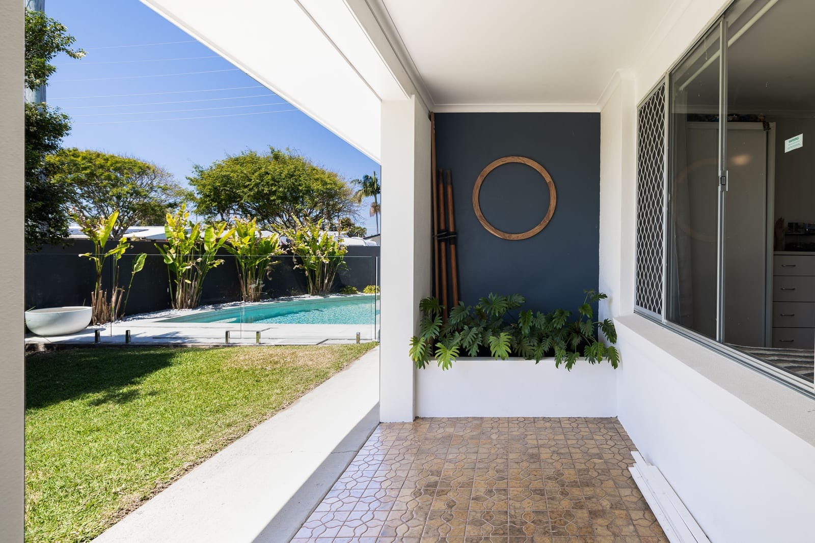North Facing Entertainer: Dual Access, Dual Living