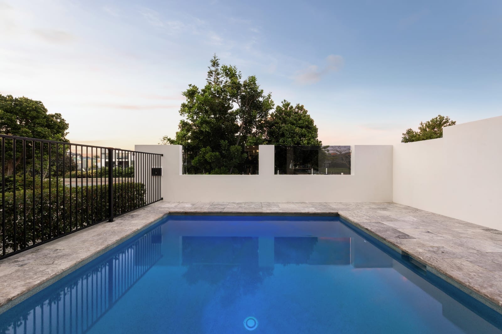 Luxury North-Facing Waterfront Entertainer