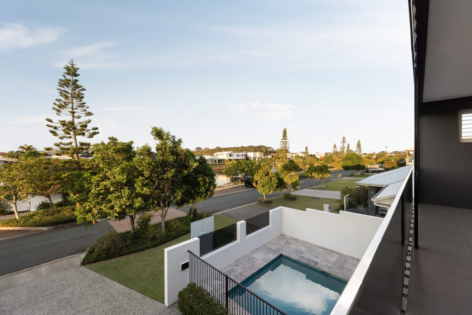 Luxury North-Facing Waterfront Entertainer