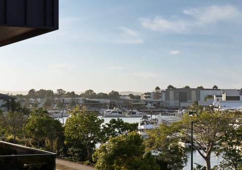 Luxury North-Facing Waterfront Entertainer