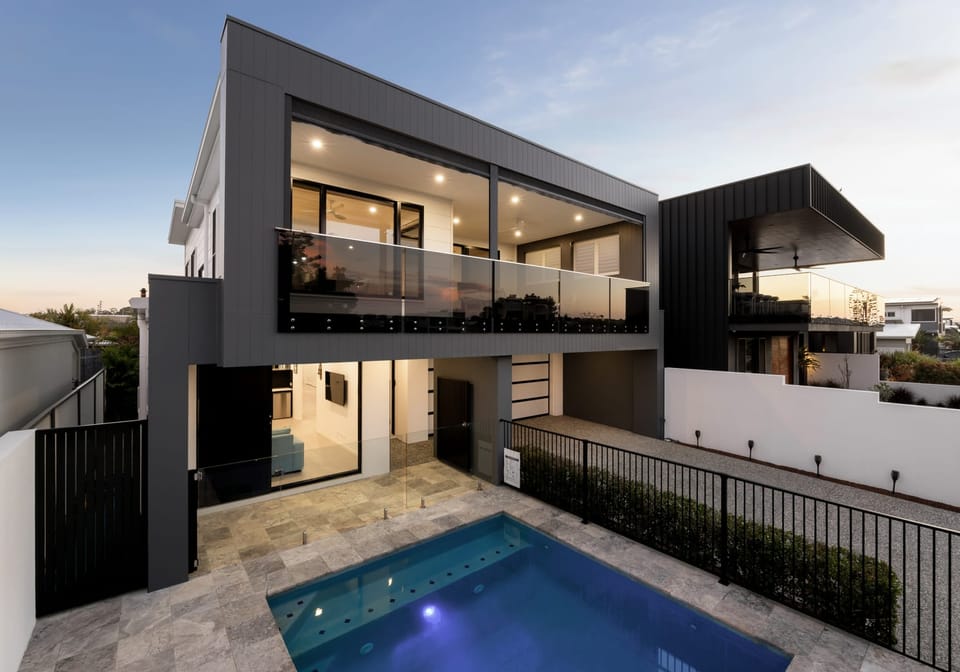 Luxury North-Facing Waterfront Entertainer
