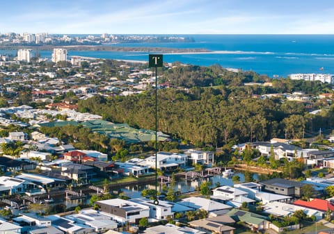 Luxury North-Facing Waterfront Entertainer