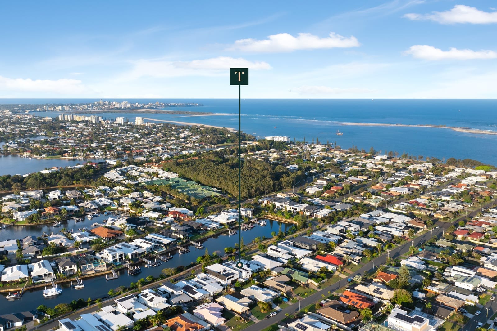 Luxury North-Facing Waterfront Entertainer