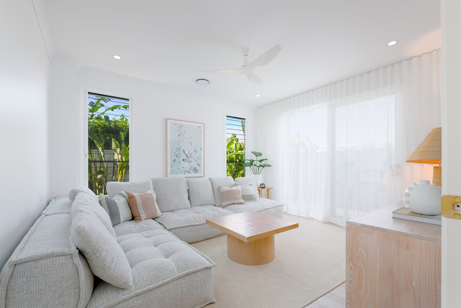 Architectural Beachside Luxury, 600m from Mooloolaba