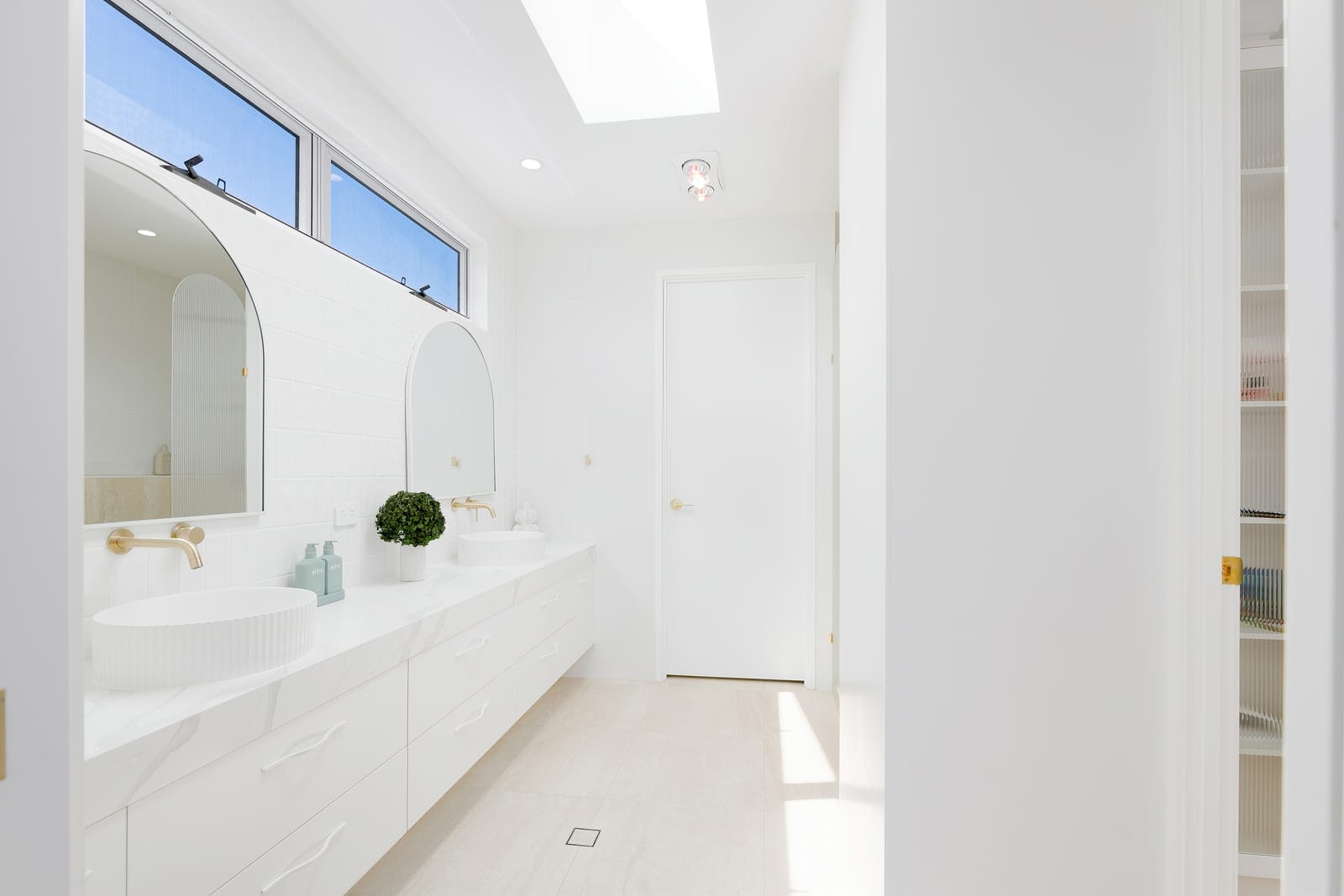 Architectural Beachside Luxury, 600m from Mooloolaba
