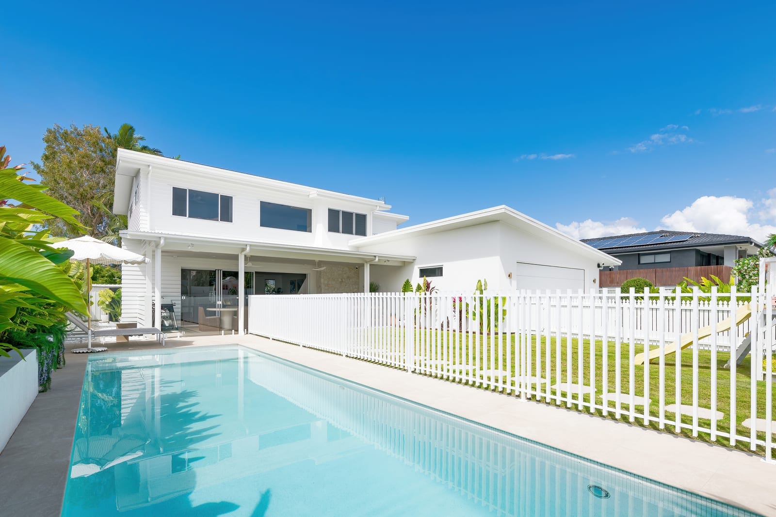 Architectural Beachside Luxury, 600m from Mooloolaba