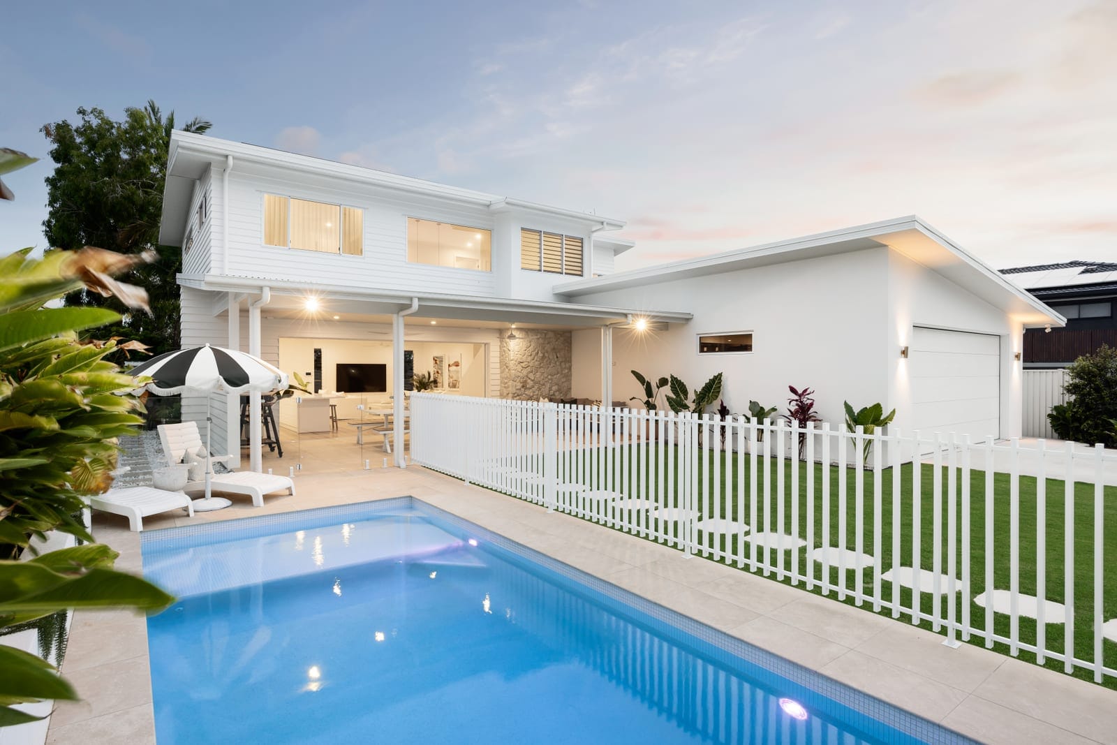 Architectural Beachside Luxury, 600m from Mooloolaba