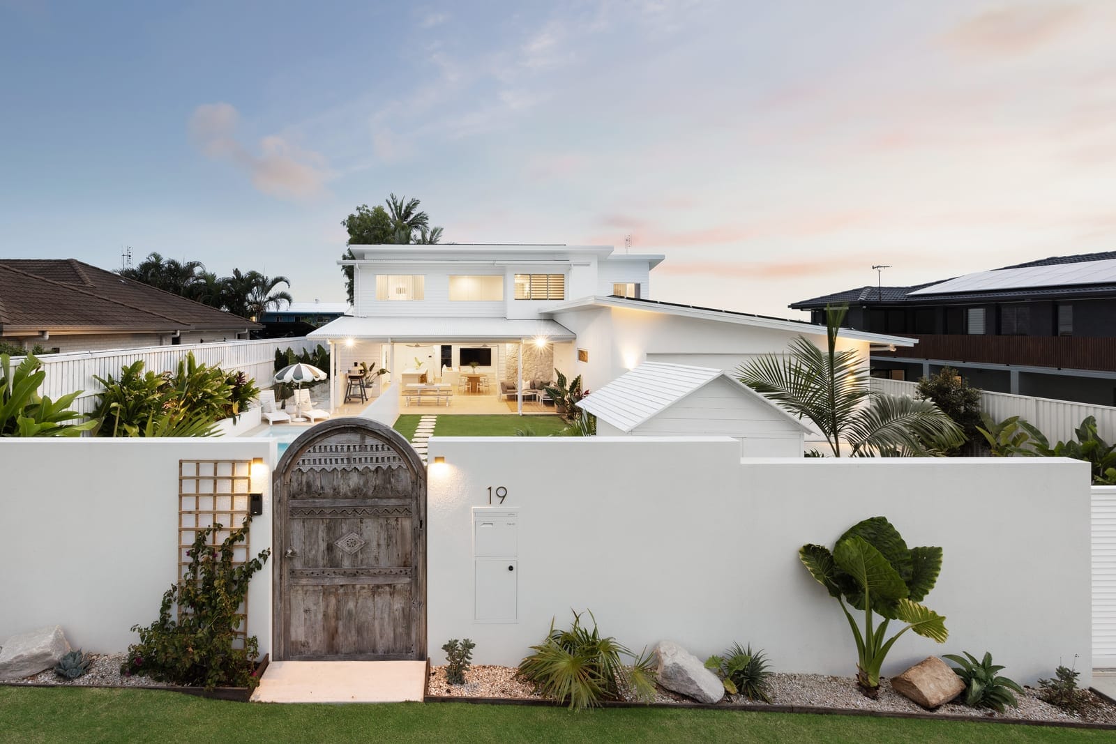 Architectural Beachside Luxury, 600m from Mooloolaba