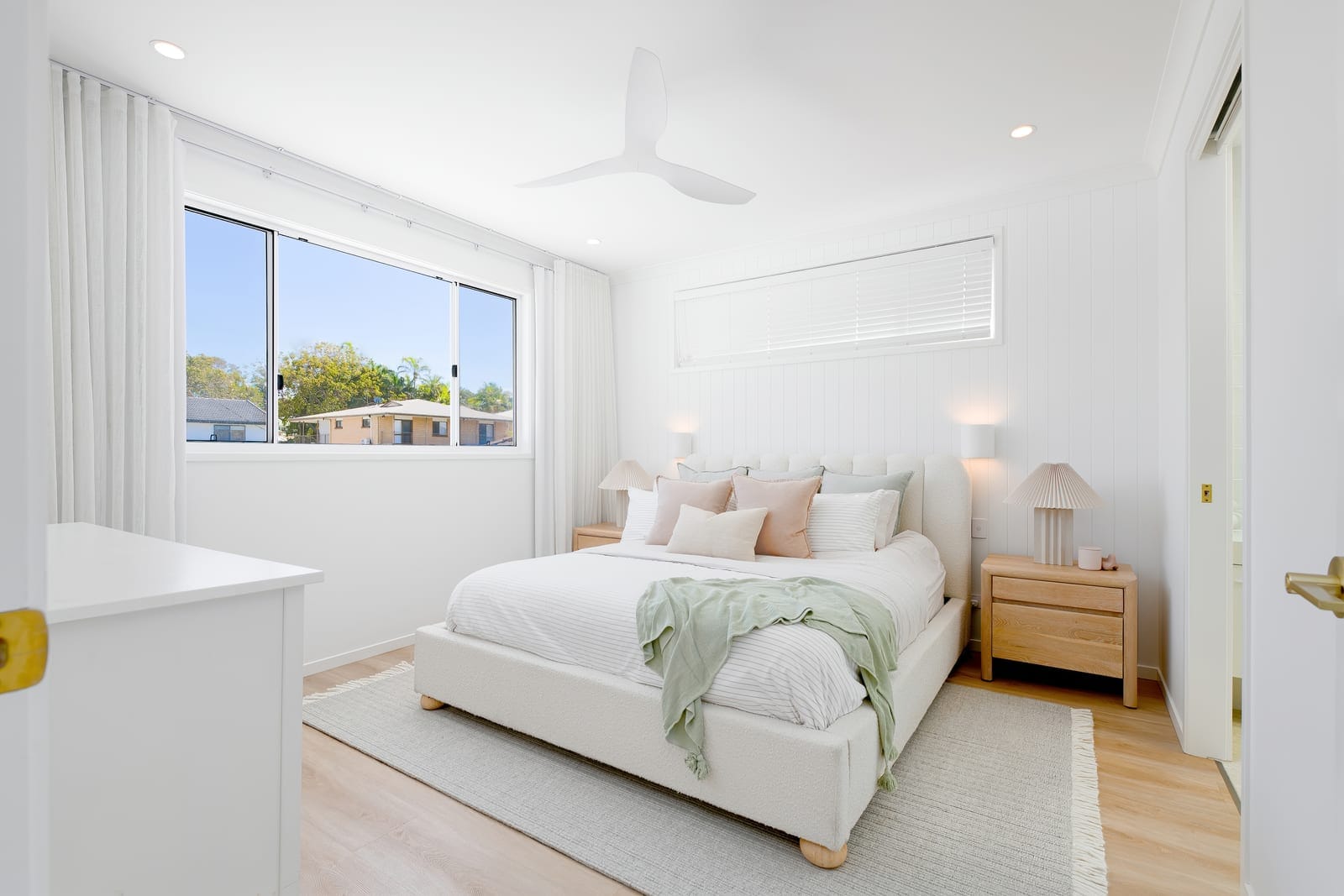 Architectural Beachside Luxury, 600m from Mooloolaba
