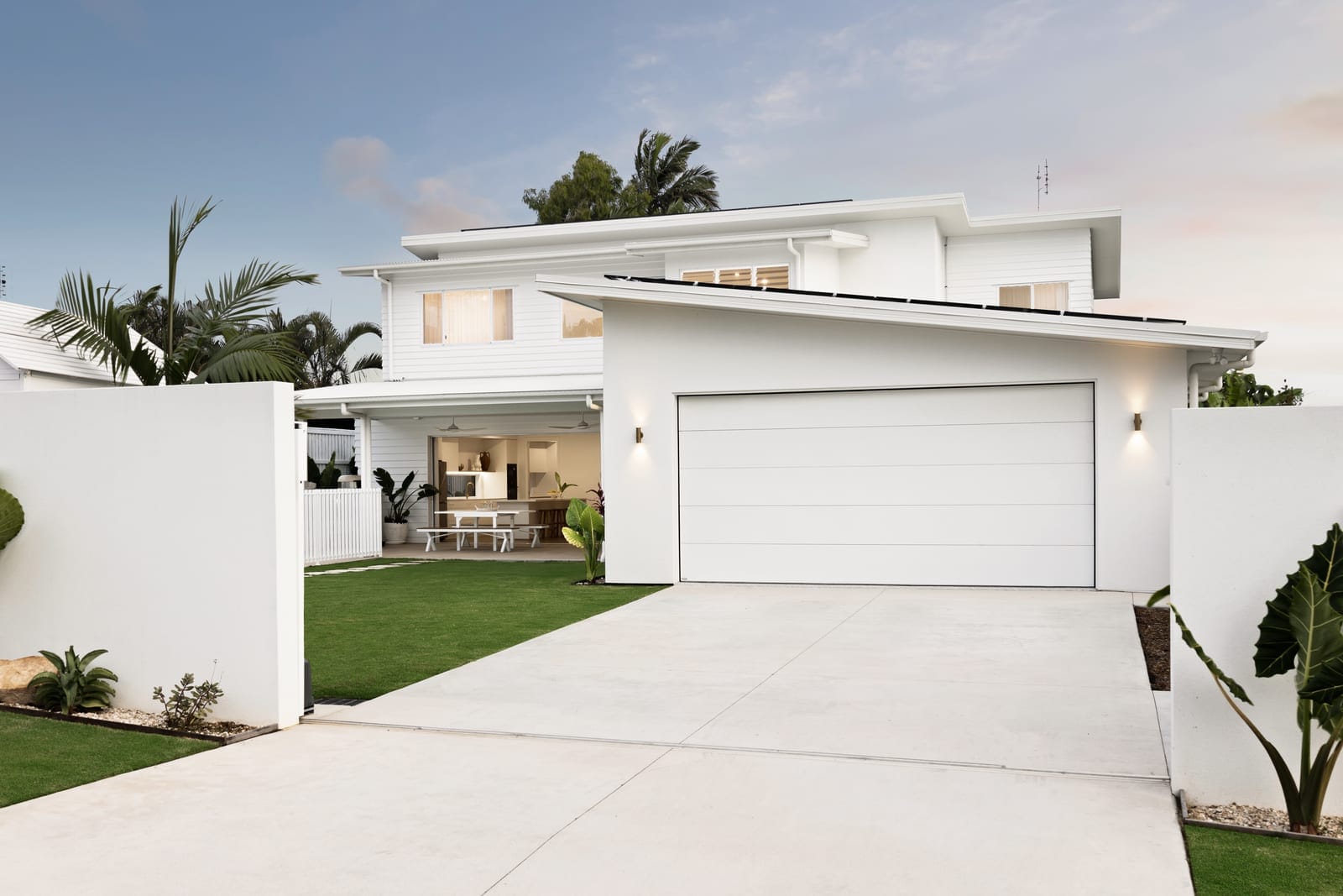 Architectural Beachside Luxury, 600m from Mooloolaba