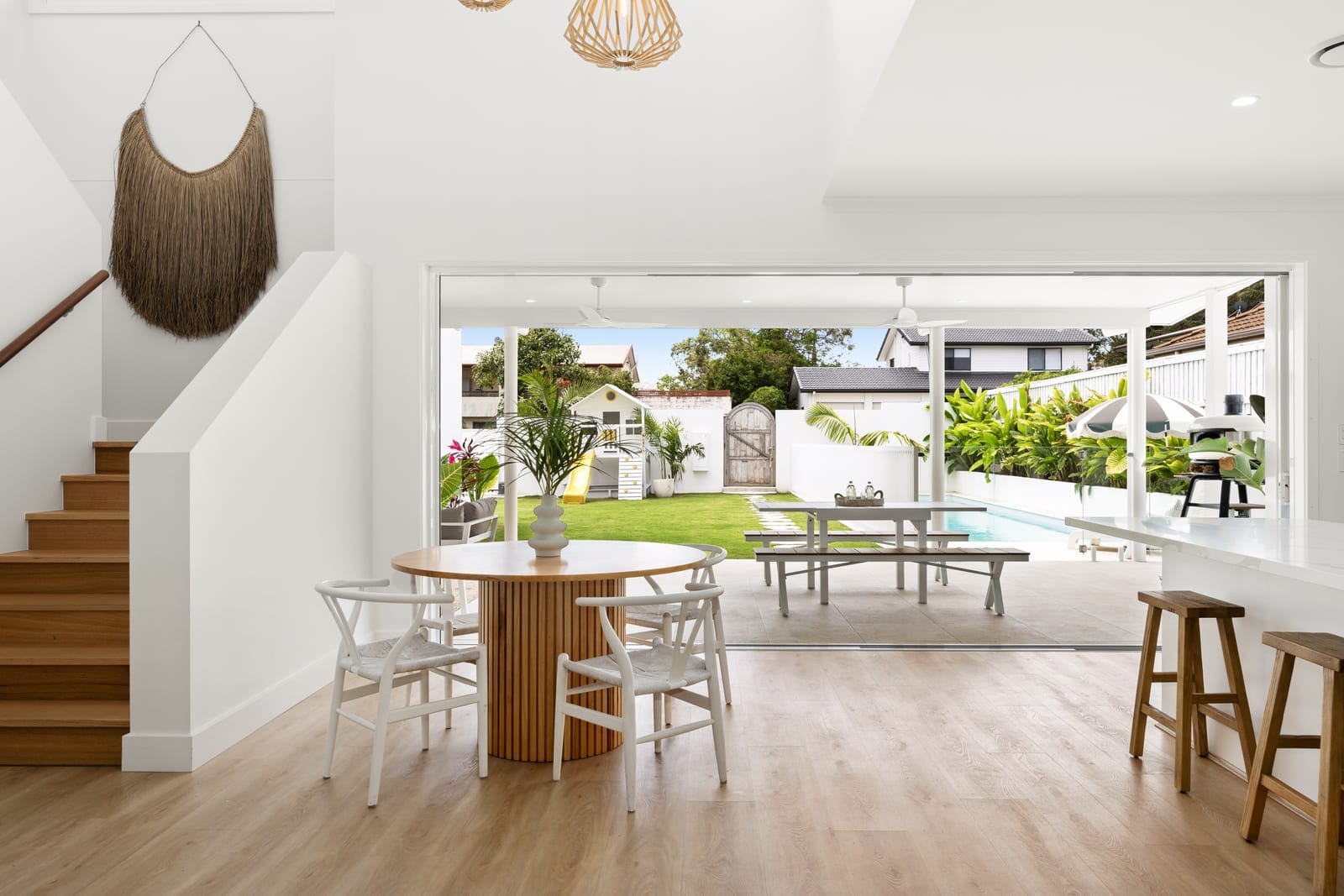 Architectural Beachside Luxury, 600m from Mooloolaba