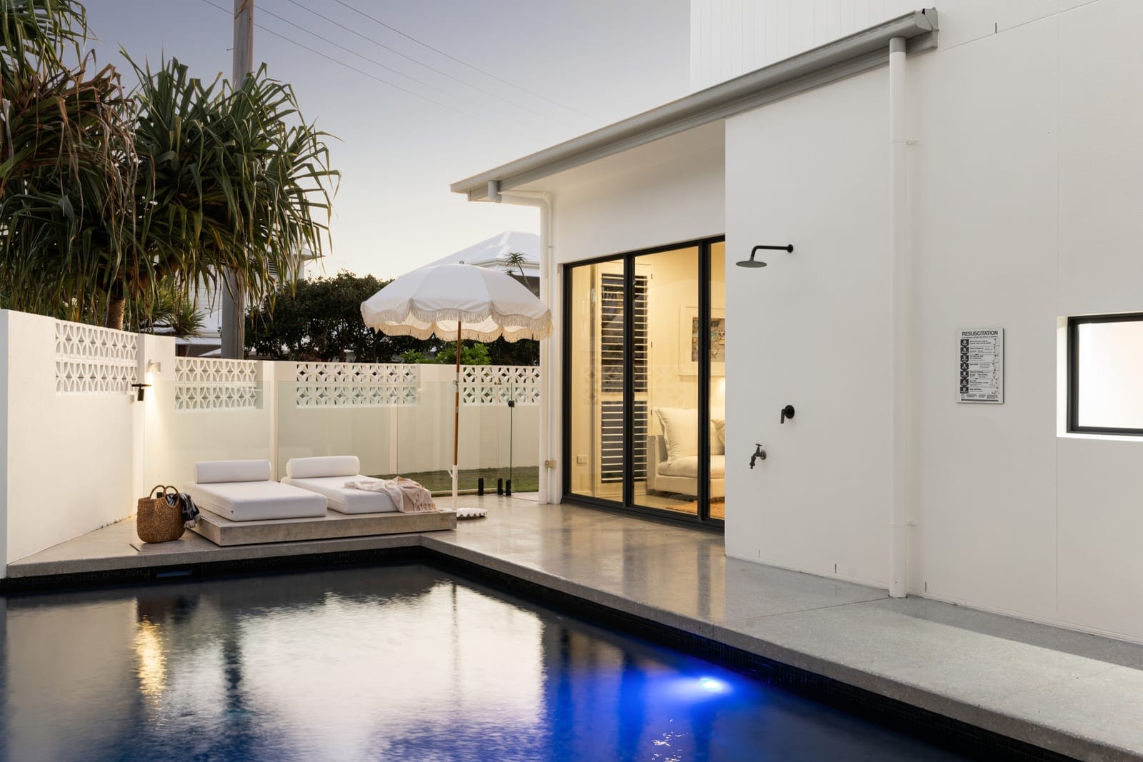 Beachside Perfection: Light, Luxury, Lifestyle, Location