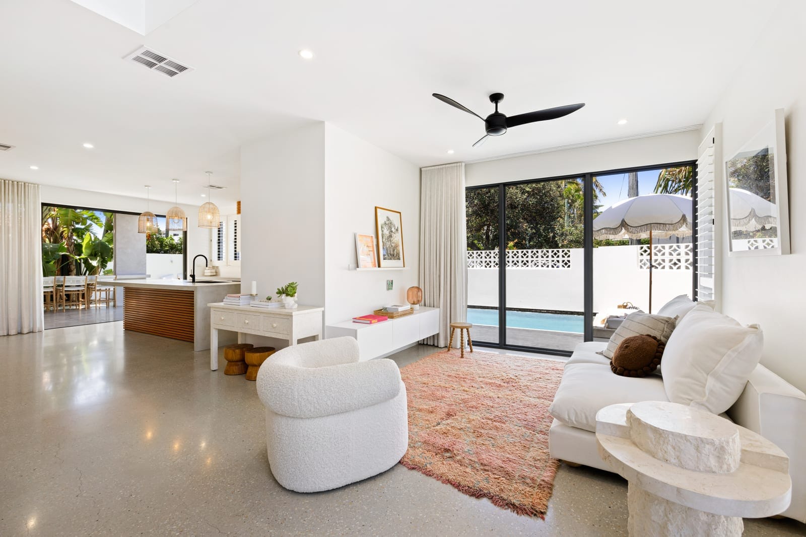 Beachside Perfection: Light, Luxury, Lifestyle, Location