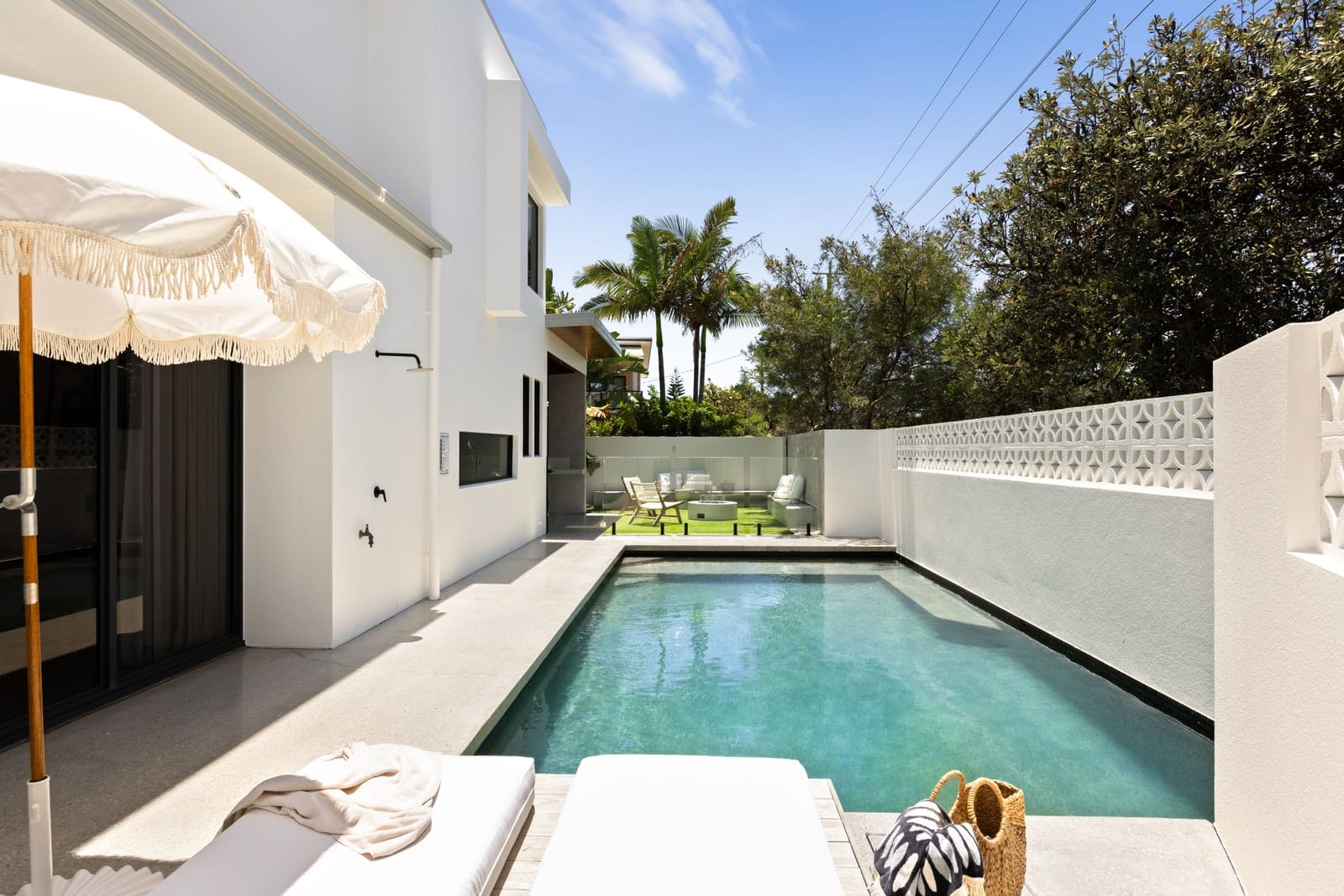 Beachside Perfection: Light, Luxury, Lifestyle, Location