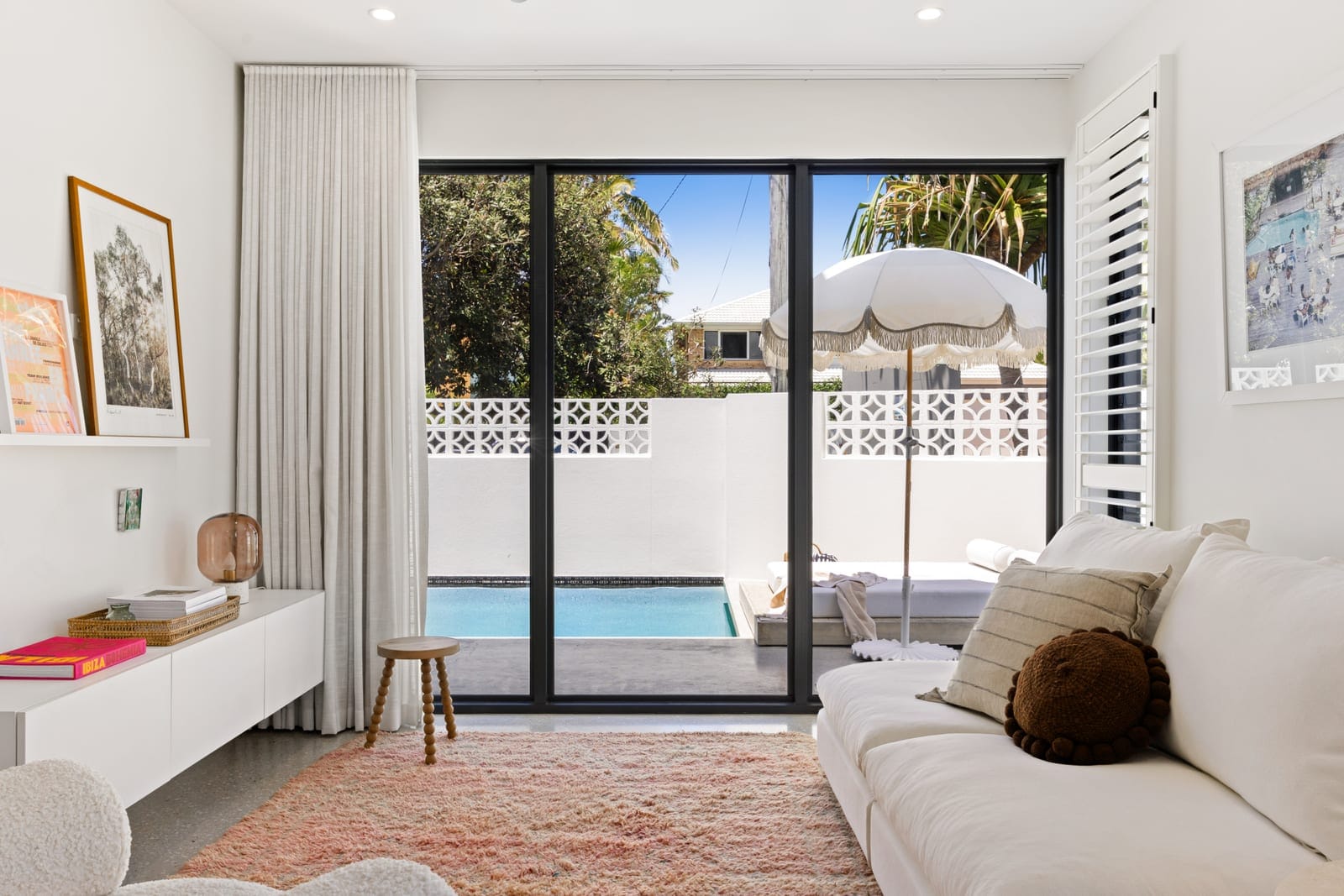 Beachside Perfection: Light, Luxury, Lifestyle, Location
