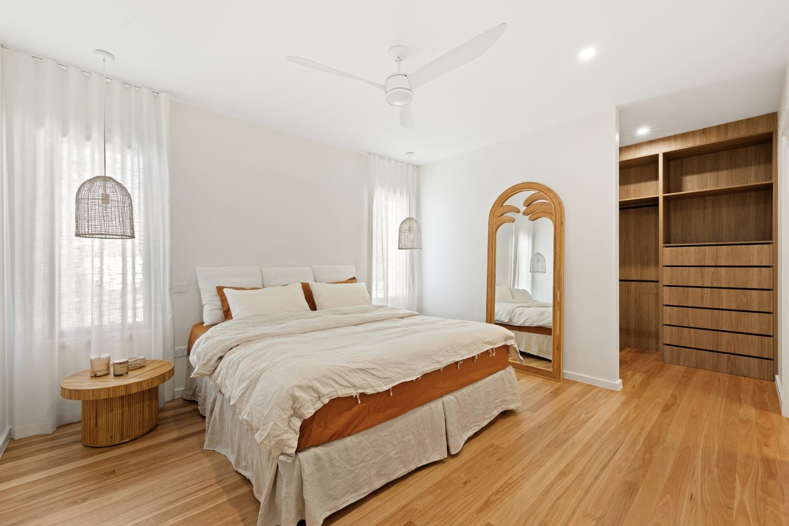 Beachside Perfection: Light, Luxury, Lifestyle, Location