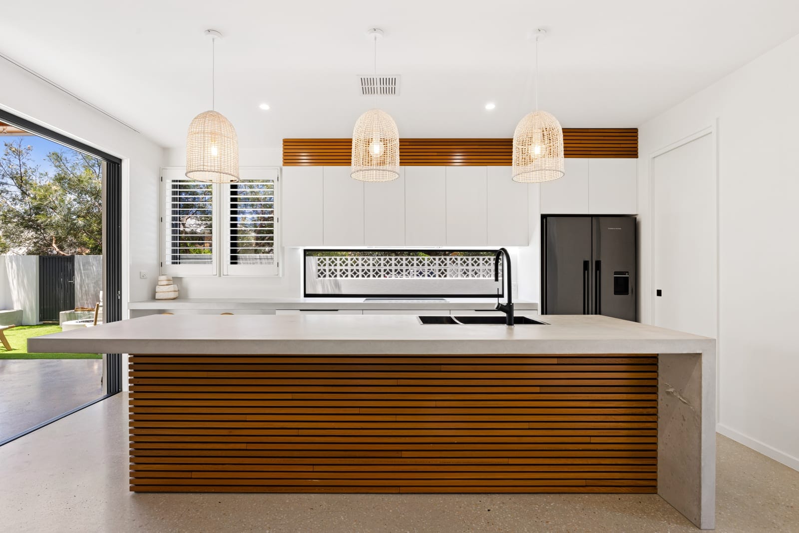 Beachside Perfection: Light, Luxury, Lifestyle, Location