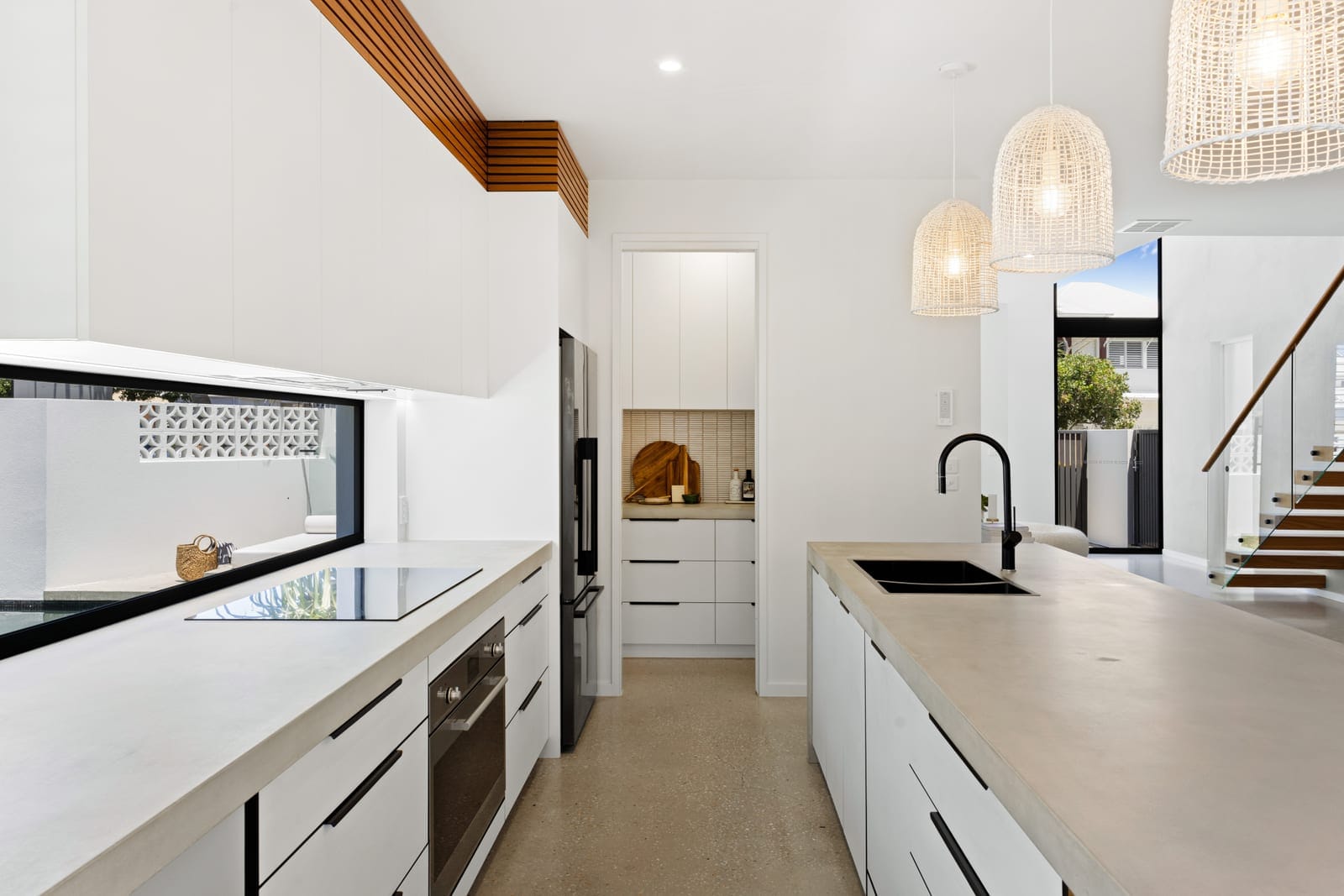 Beachside Perfection: Light, Luxury, Lifestyle, Location