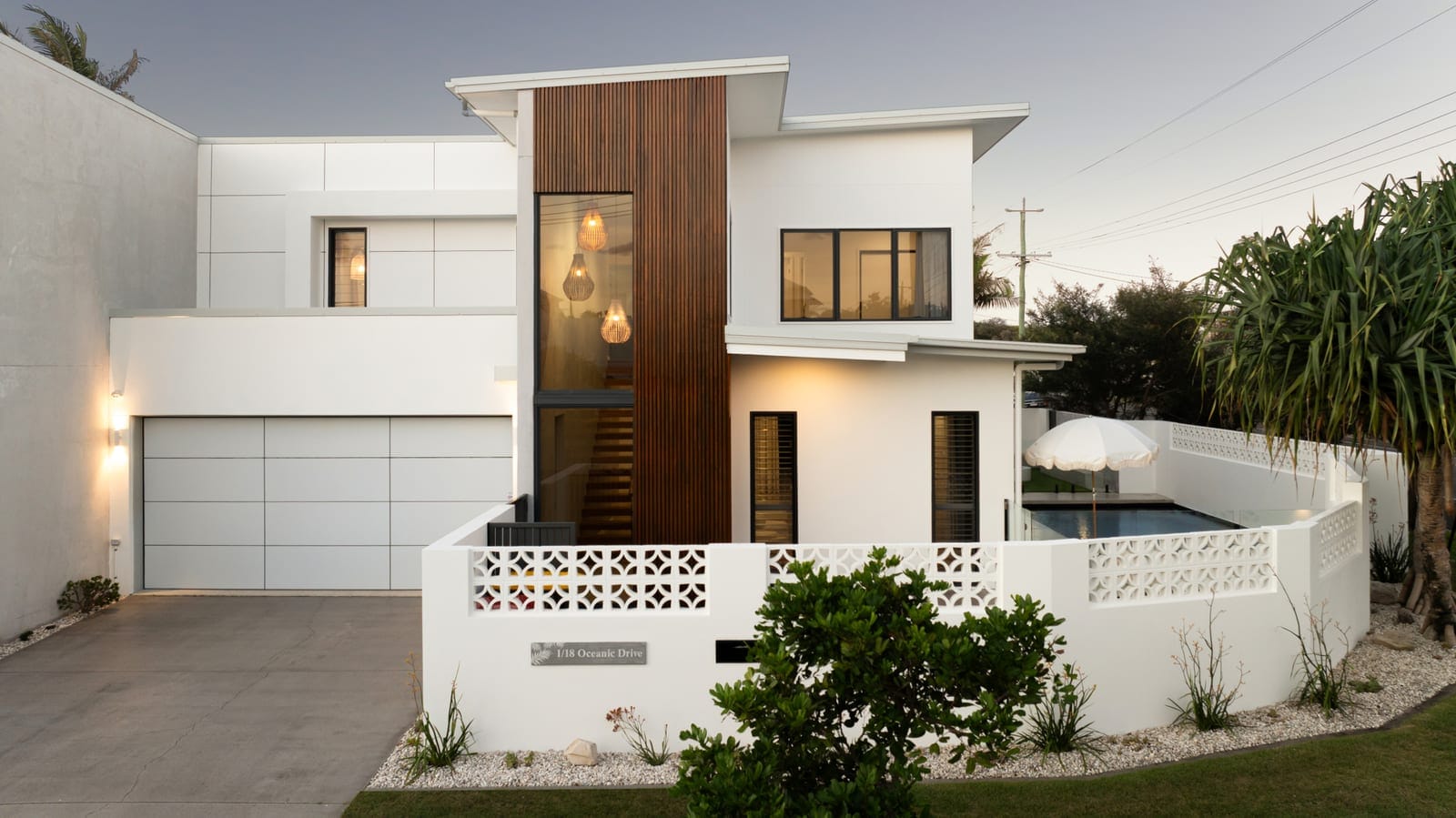 Beachside Perfection: Light, Luxury, Lifestyle, Location