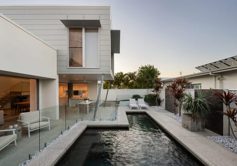​Modern Elegance: Coastal Luxury