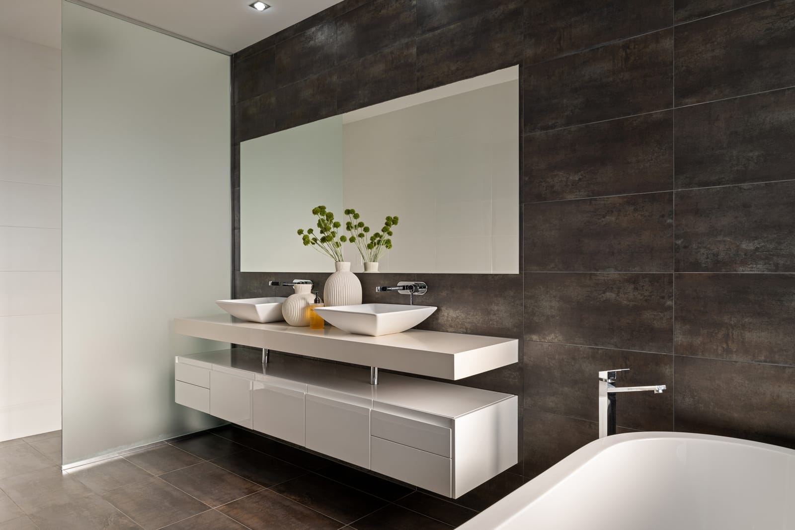 ​Modern Elegance: Coastal Luxury