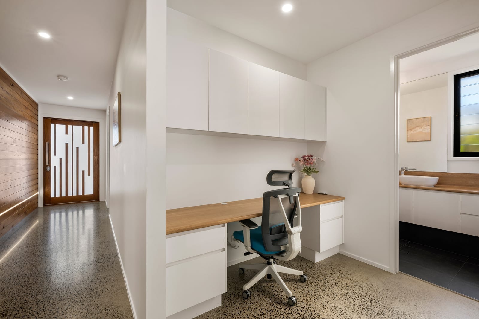Palm Ave Perfection - where convenience and contemporary living meet!