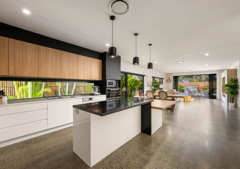 Palm Ave Perfection - where convenience and contemporary living meet!