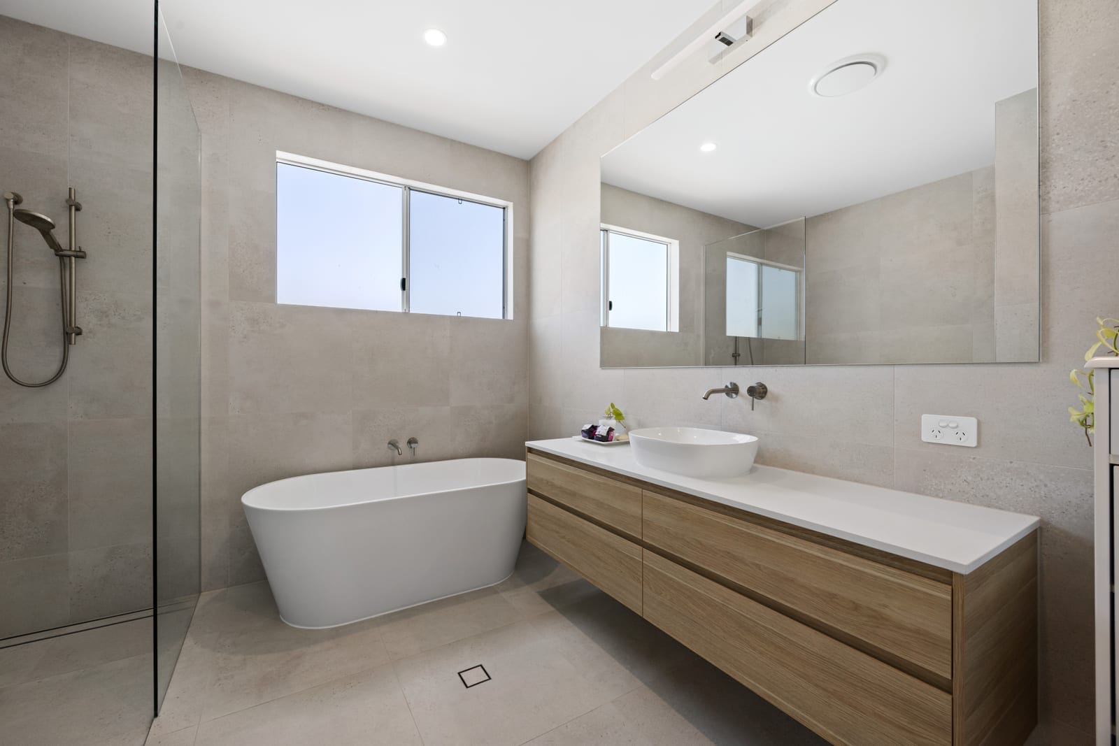 Sophisticated Buderim Retreat Offering Space, Style & Serenity