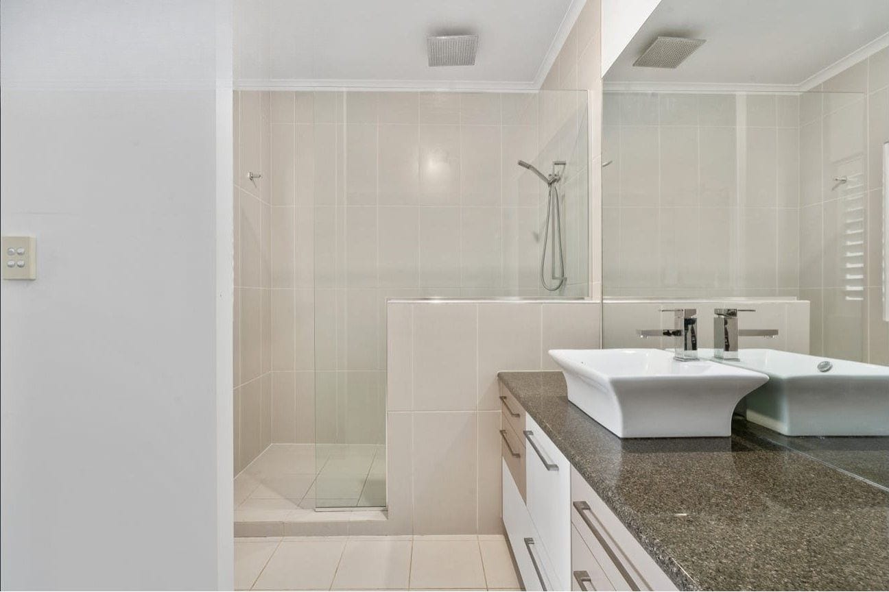 SOLD by Ollie Lehmann TOWN