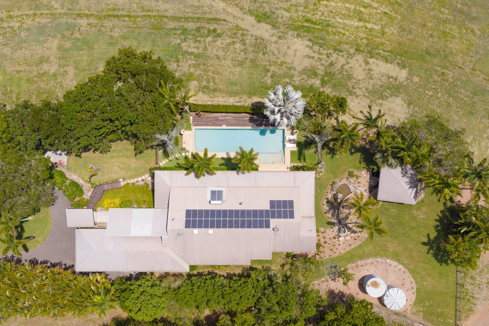 North Facing Acreage Entertainer: Fully Useable 32 Acres