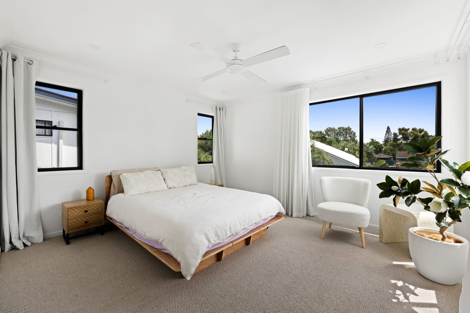 Coastal Lifestyle Meets Beachside Convenience