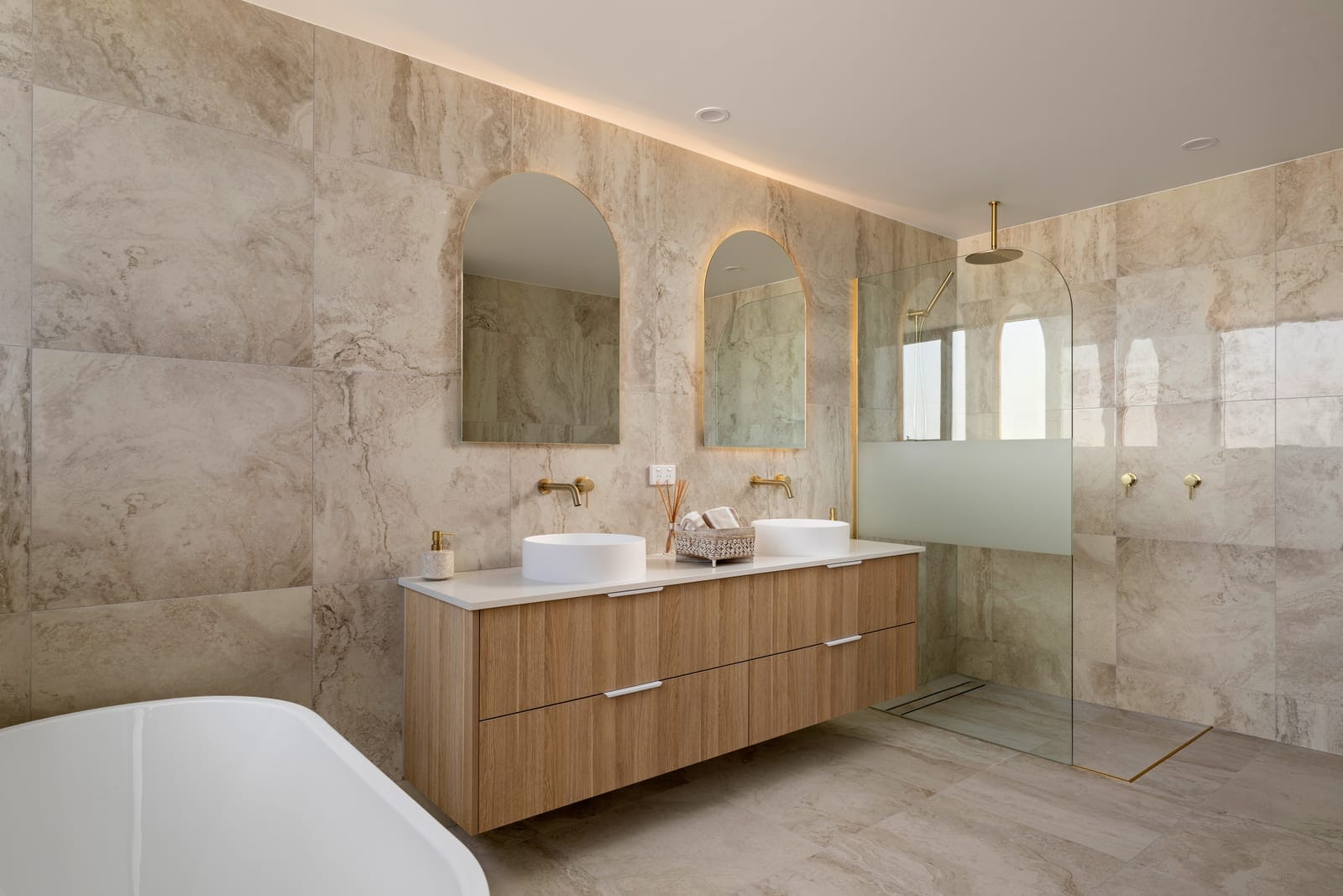 Brand New Luxury Build: Top Floor, Stunning Views